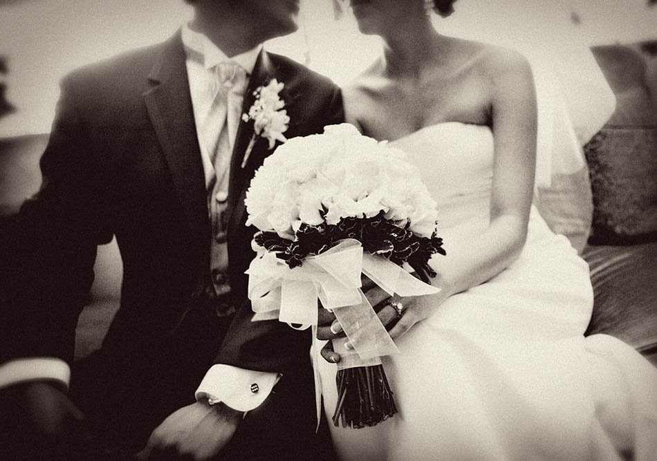 photo of a wedding couple in black and white